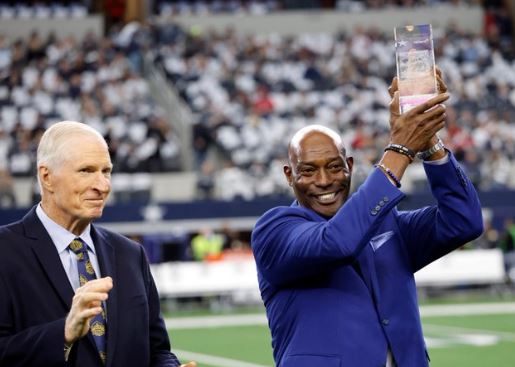 Nathaniel Prescott received the award of his son Dak Prescott